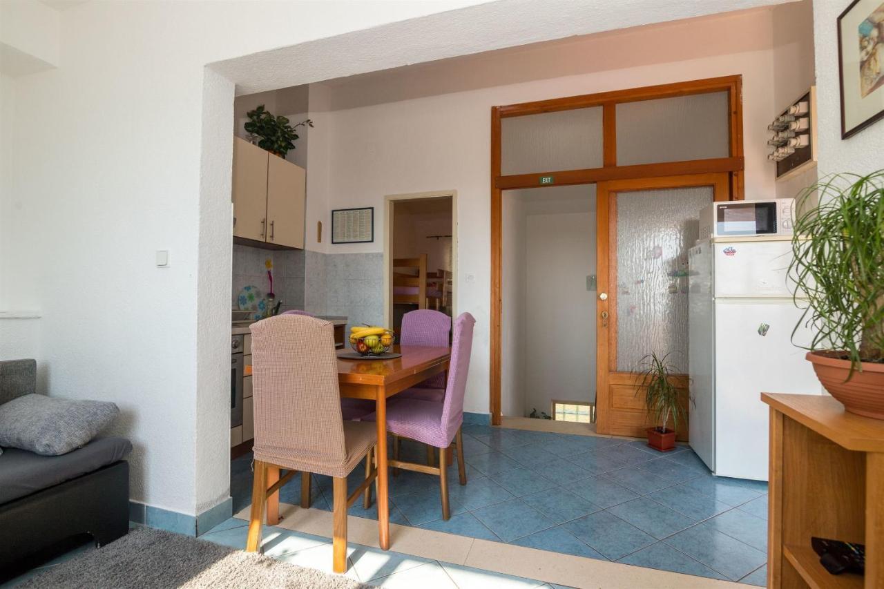 Apartments Tolj Igrane Luaran gambar