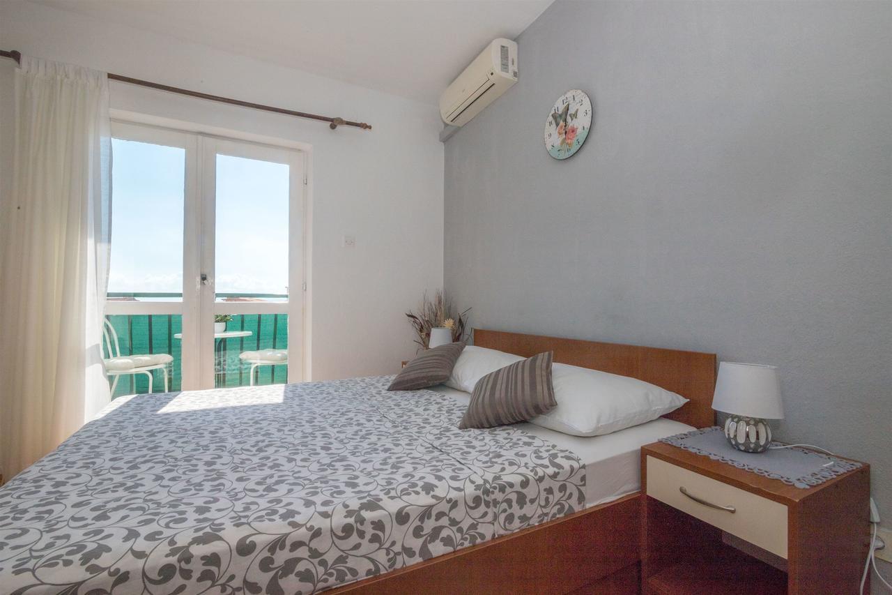 Apartments Tolj Igrane Luaran gambar